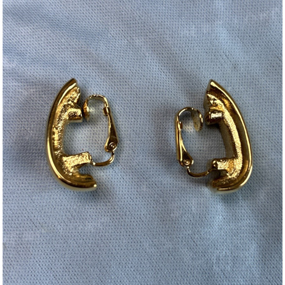 VINTAGE‎ AVON CRYSTAL RHINESTONE GOLD TONE DROP CLIP ON EARRINGS - Picture 3 of 4